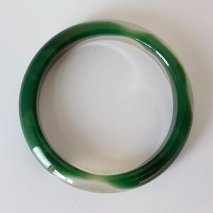 56mm Natural Green Agate Round Bangle BA123